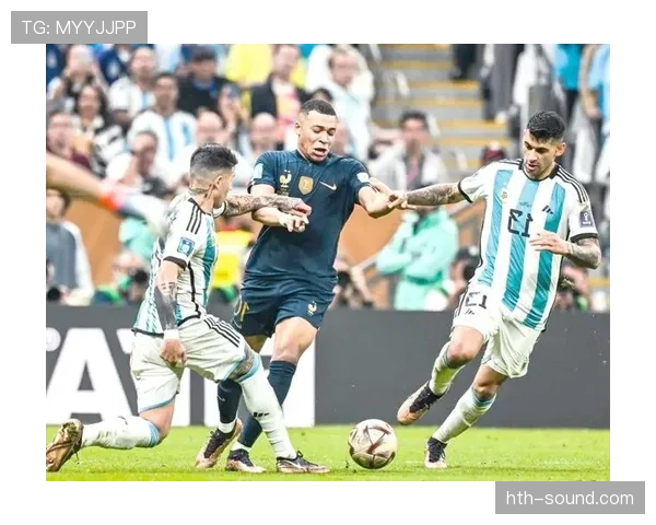 姆巴佩与梅西巅峰对决，点燃足坛新一轮激情