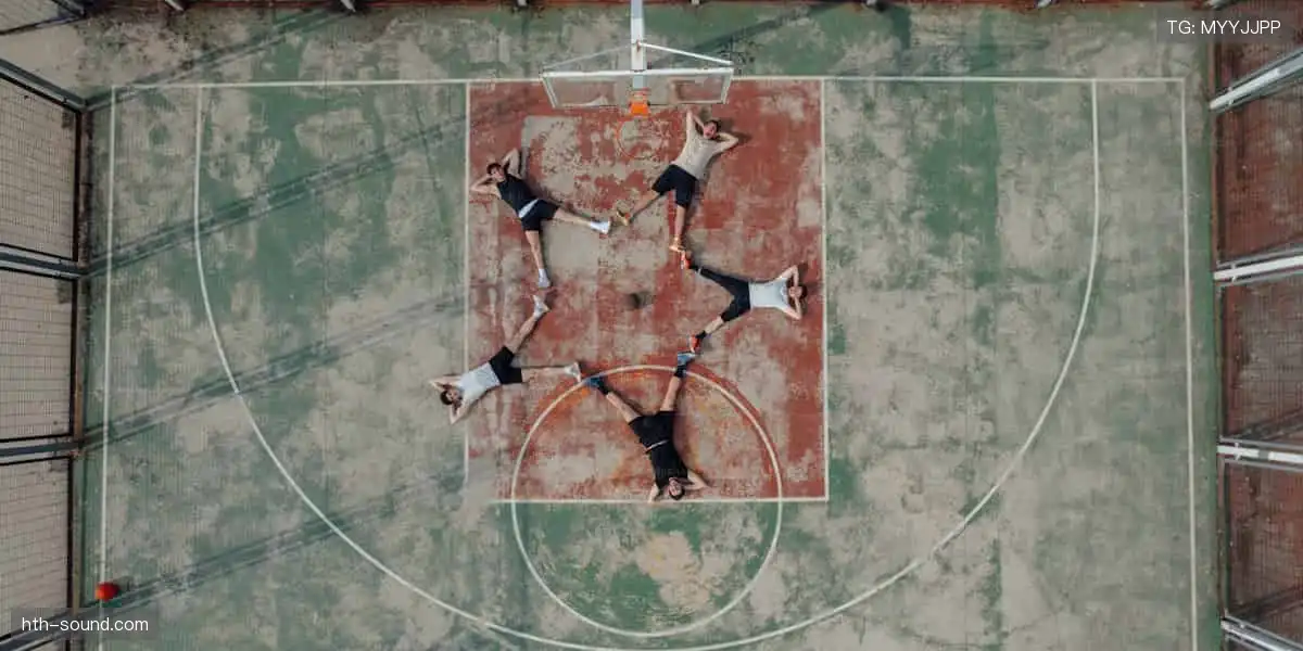 「弹幕互动 + 专家解读,边看边聊才是观赛标配!💬加入直播间,一起嗨翻天!」